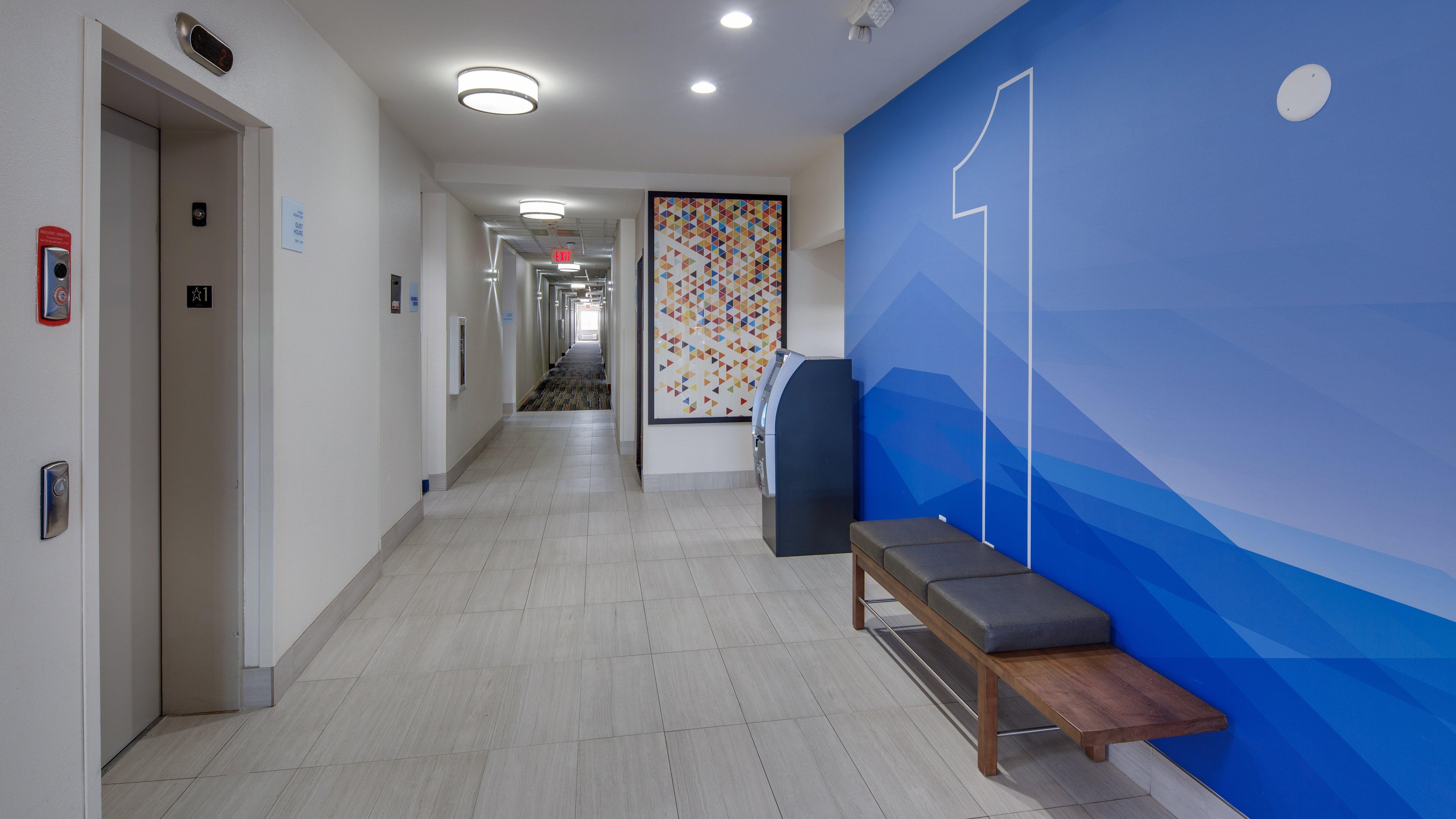 Express & Detroit - Farmington Hills By Ihg 3*