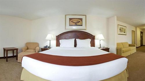 Holiday Express & Detroit - Farmington Hills By Ihg 3*